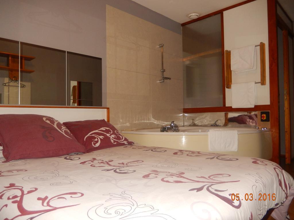 Hotel Eco Logis Espace Bellevue Семеак Экстерьер фото